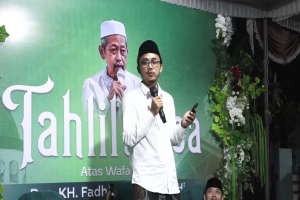 Kenangan Sang Putra Tentang Ketegasan dan Kasih Sayang KH Fadlullah Malik dalam Mendidik Anak